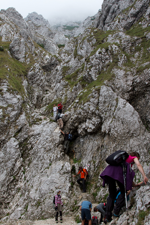 P_Craiului_019_prioritate la coborare pe lanturi