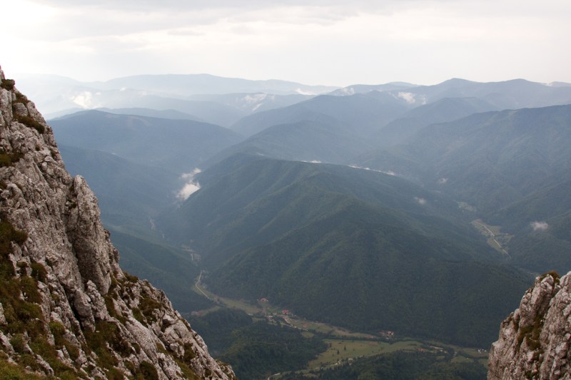 P_Craiului_044_vedere spre Plaiul Foii si muntii Tarcului