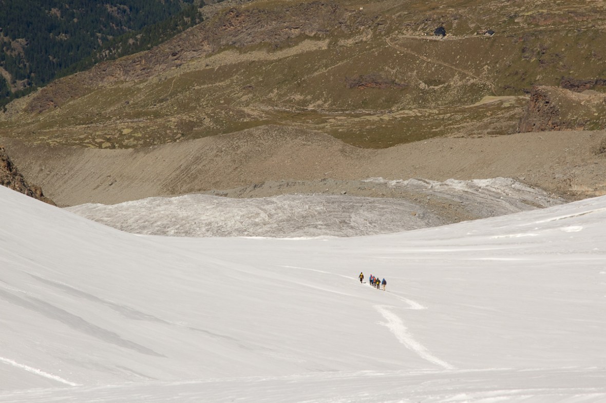 Gran_Paradiso_sep13_041_alpinisti spre rifugio Chabod