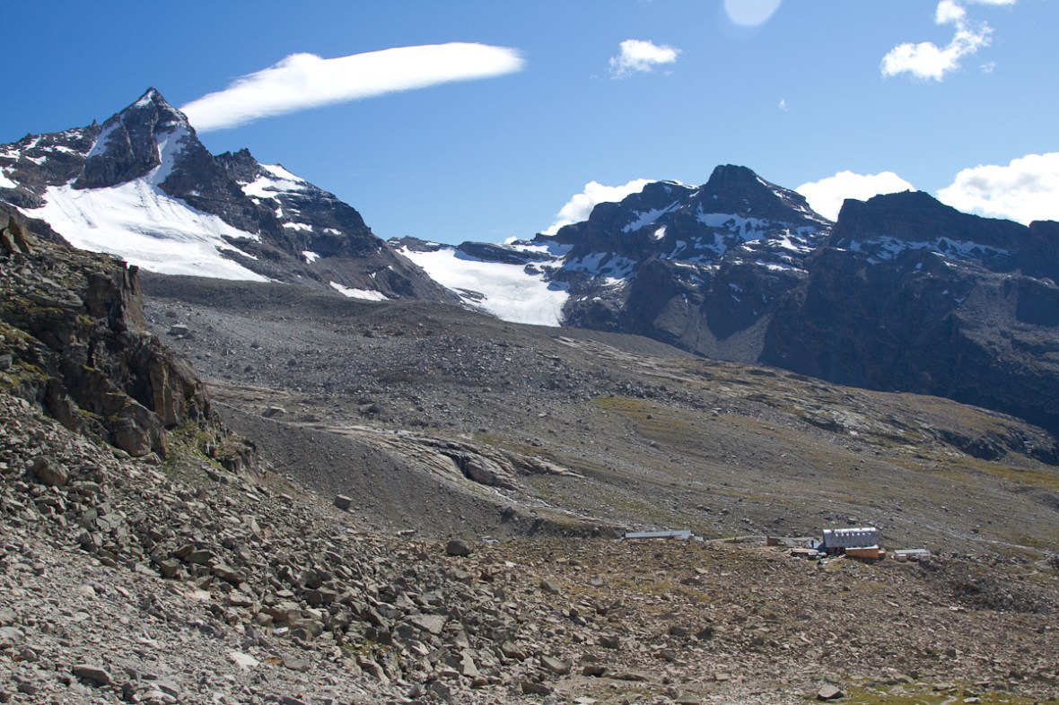 Gran_Paradiso_sep13_049_se vede refugiul Vittorio Emanuele
